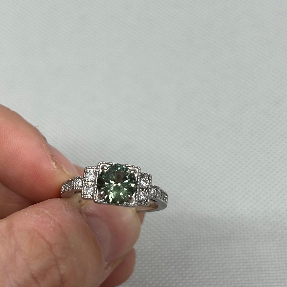 Elegant Silver and Green Gemstone Ring